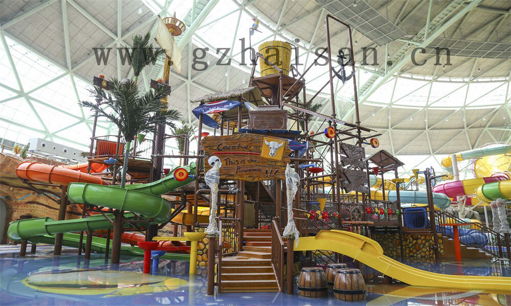 水上乐园管理中如何优化园区的体验和互动设施？