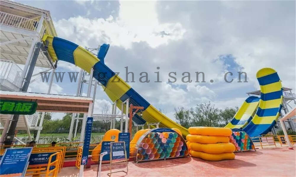 水上乐园投资的场地设计是否要与安全规范相符合？