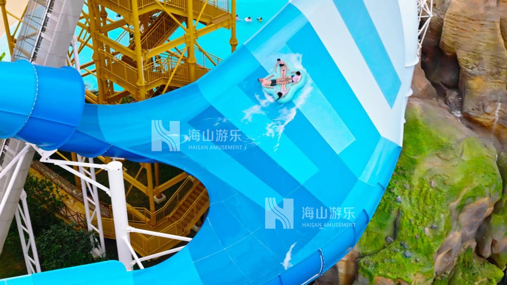 双重风暴，极致竞速——星际盘旋+巨浪翻滚组合引爆水乐园刺激体验