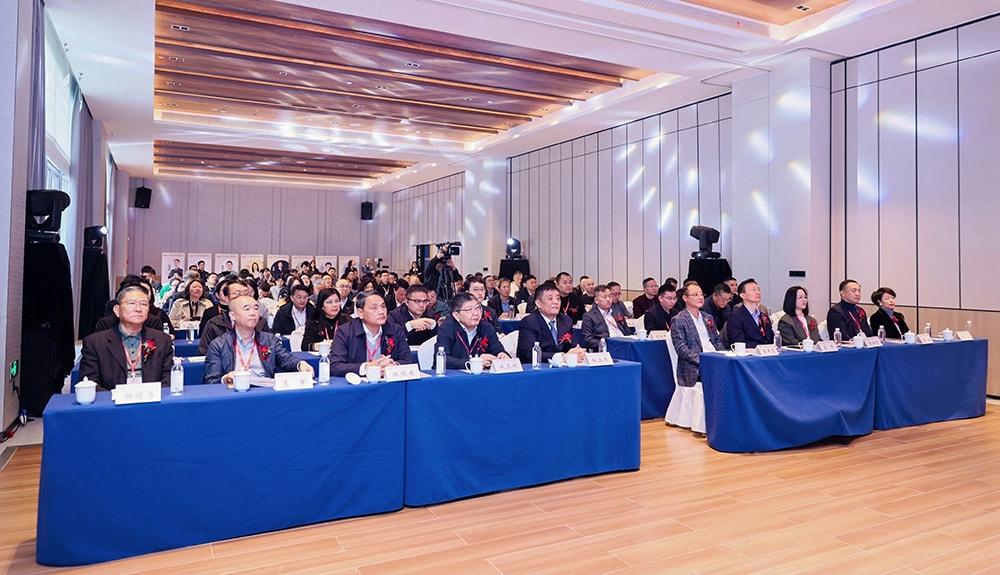 科技铸就非凡体验，专业成就行业标杆——jinnianhui今年会游乐荣膺2025金冠奖“杰出水滑道设备奖”