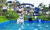 新型水滑梯：畅享刺激与清凉的夏日体验